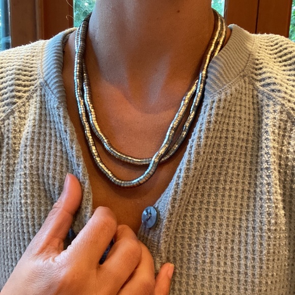 Beautiful long pliable necklace - Picture 1 of 8
